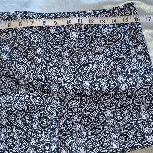 7th Ave NY& Co Suiting Collection Black White Paisley MidRise Shorts Stretch Sz4 - Picture 8 of 11